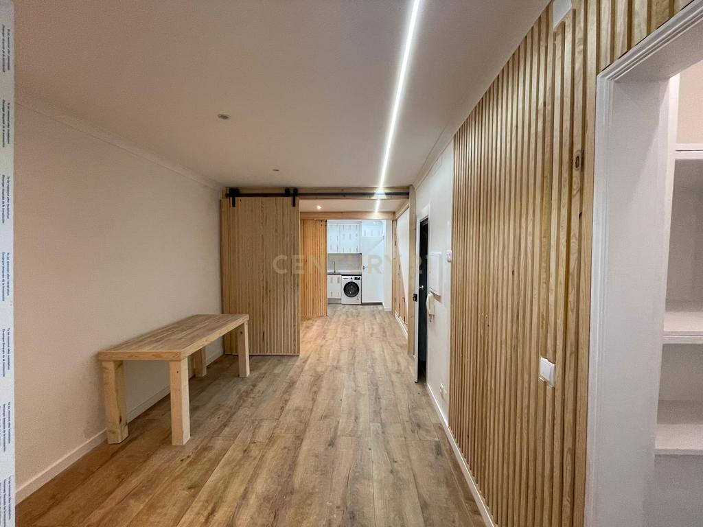 Apartamento totalmente remodelado em Santa Catarina - Image 1