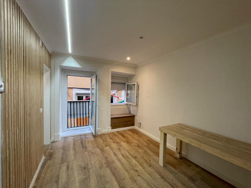 Apartamento totalmente remodelado em Santa Catarina - Image 2