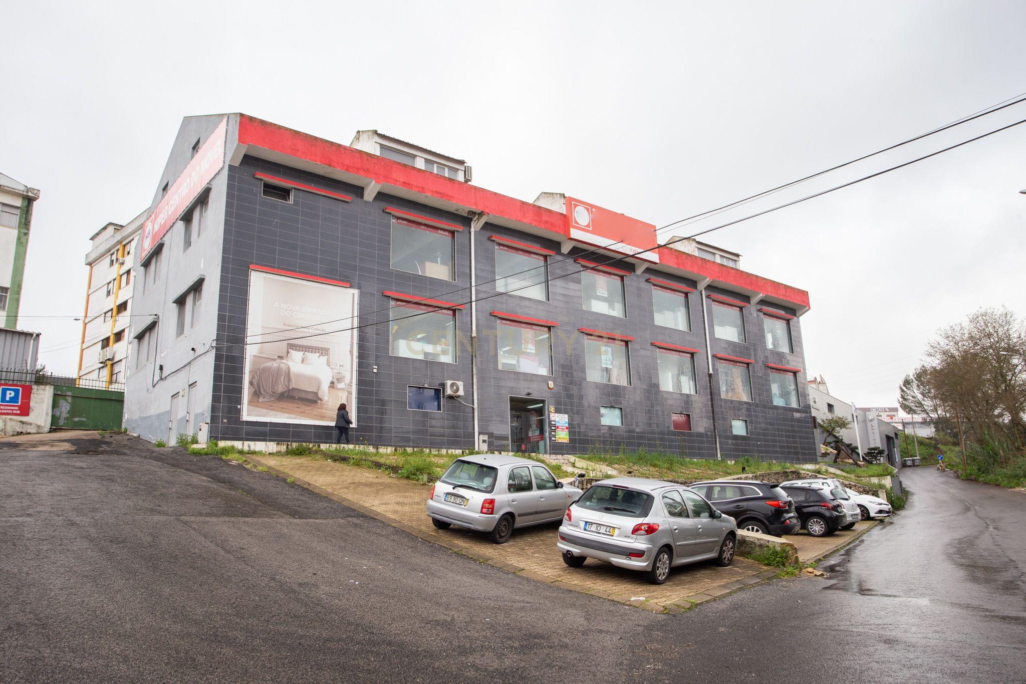 Loja em Odivelas , prédio Comercial Junto ao Strada Outlet - Image 1