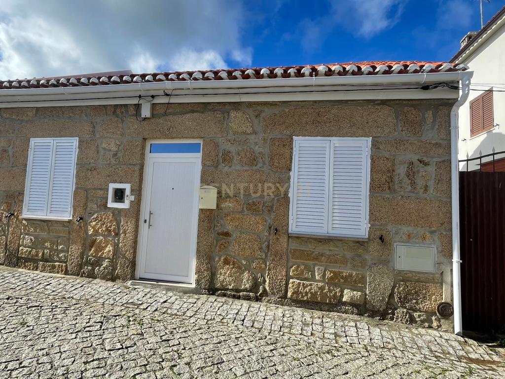 Moradia T3 em pedra | Lardosa, Castelo Branco - Image 1