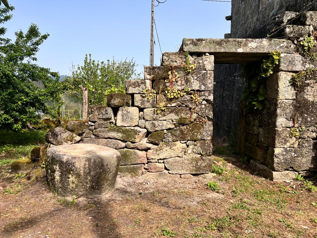 Casa para renovar em Arcozelo das Maias, com 400 m² de área construída e 550 m² de terreno. - Image 17