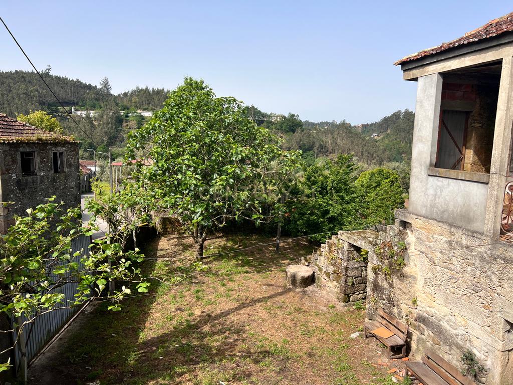 Casa para renovar em Arcozelo das Maias, com 400 m² de área construída e 550 m² de terreno. - Image 14