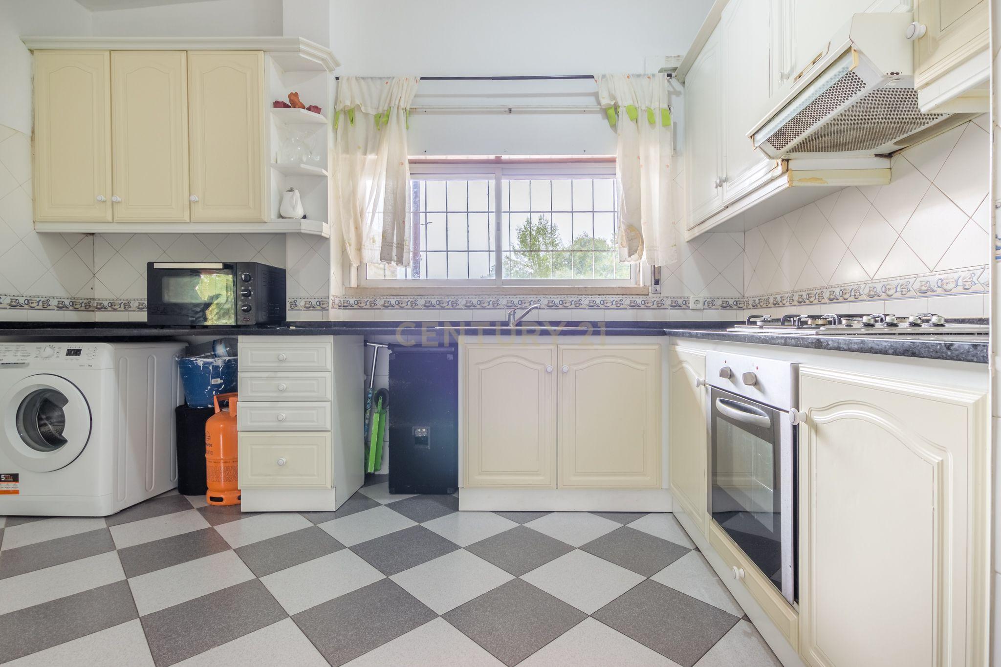 VENDIDO - Apartamento T2 no Pendão, Urbanização do Mirante em QUELUZ - Image 11