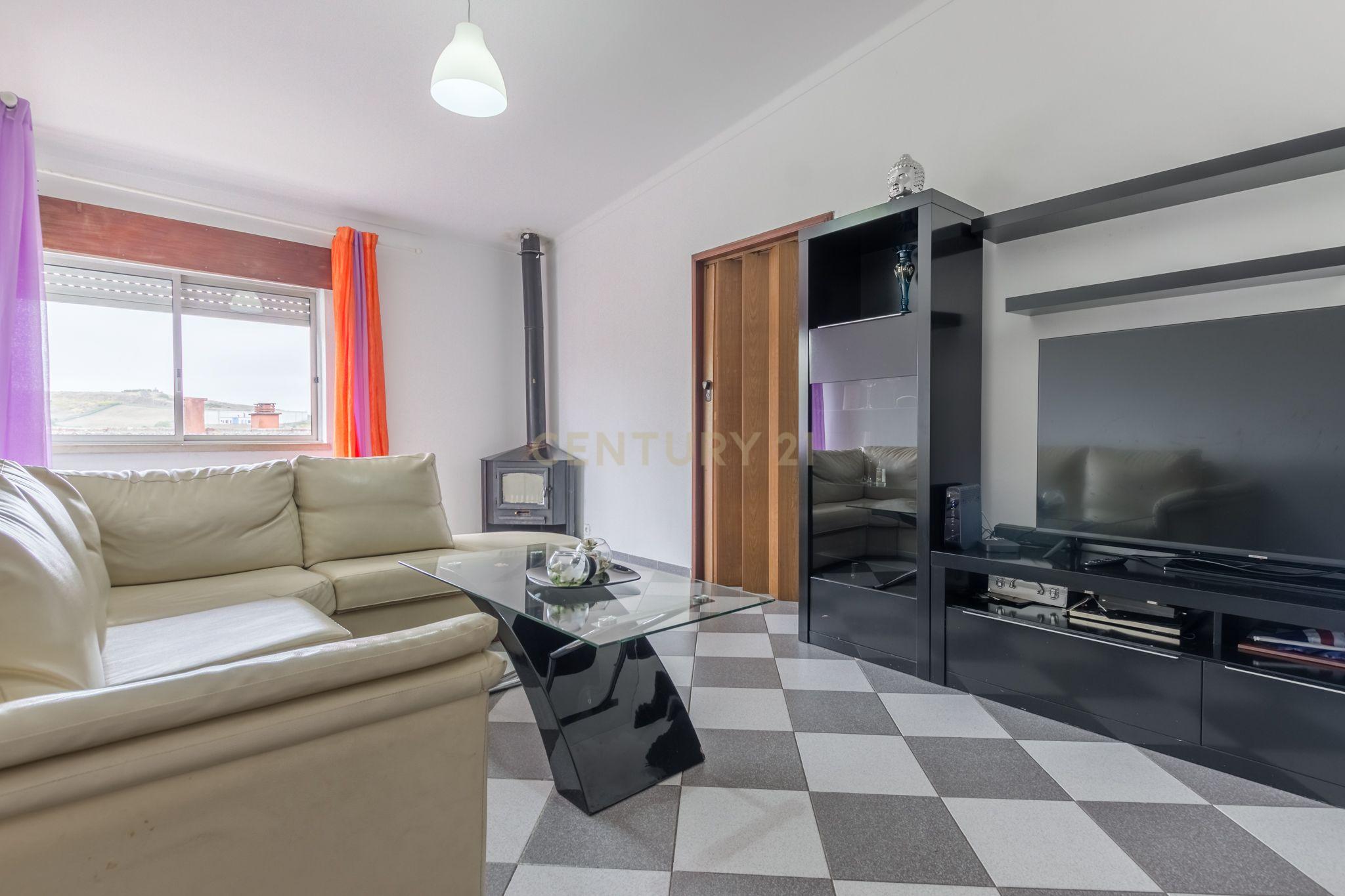 VENDIDO - Apartamento T2 no Pendão, Urbanização do Mirante em QUELUZ - Image 5