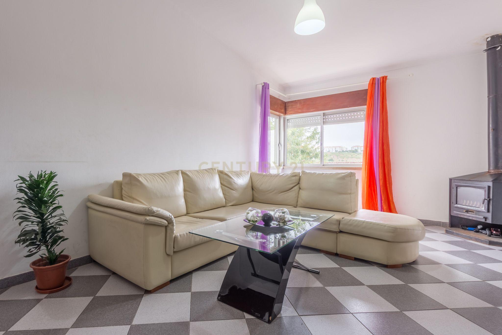 VENDIDO - Apartamento T2 no Pendão, Urbanização do Mirante em QUELUZ - Image 2