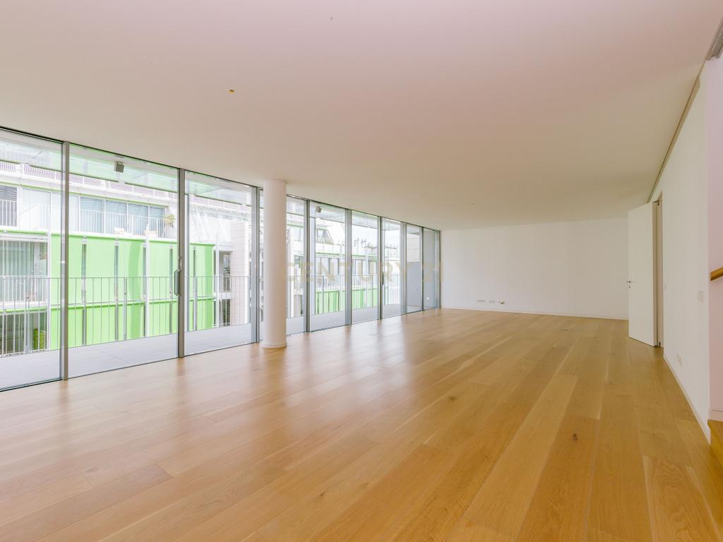 Fantástico T5 Duplex com Terraço e vista de Rio- Prata Riverside Village! - Image 2