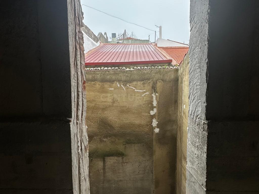 Prédio Semi Remodelado na Fonte Nova, Setúbal – Projeto Aprovado e Grande Potencial - Image 9