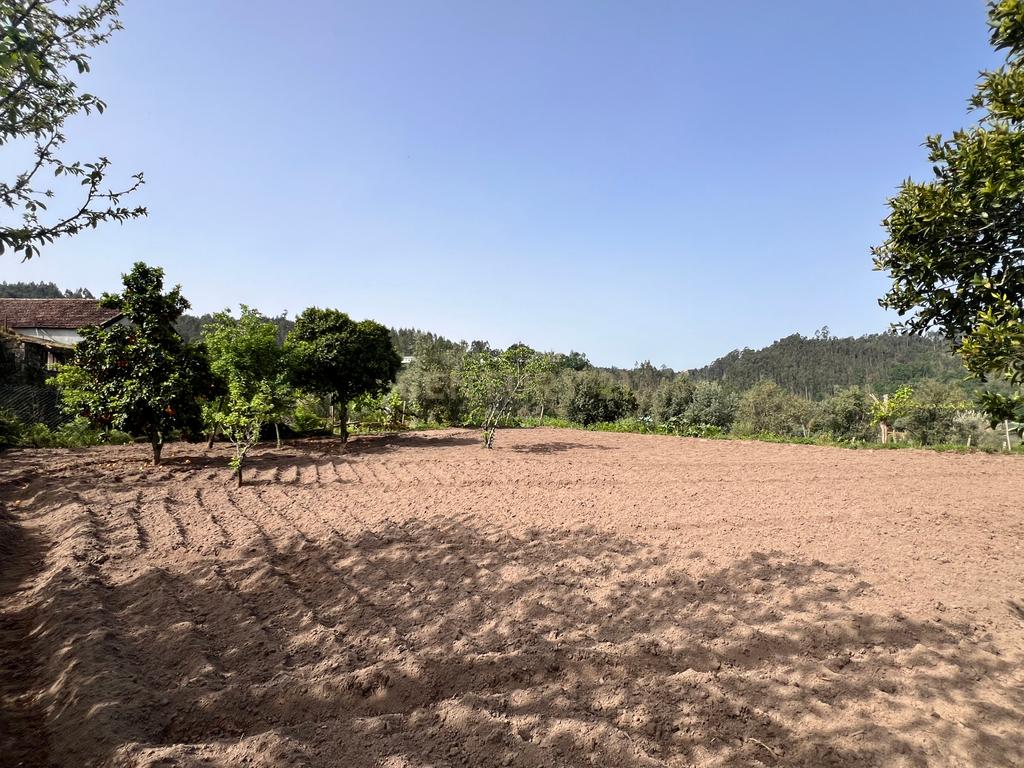 Casa para renovar em Arcozelo das Maias, com 400 m² de área construída e 550 m² de terreno. - Image 53