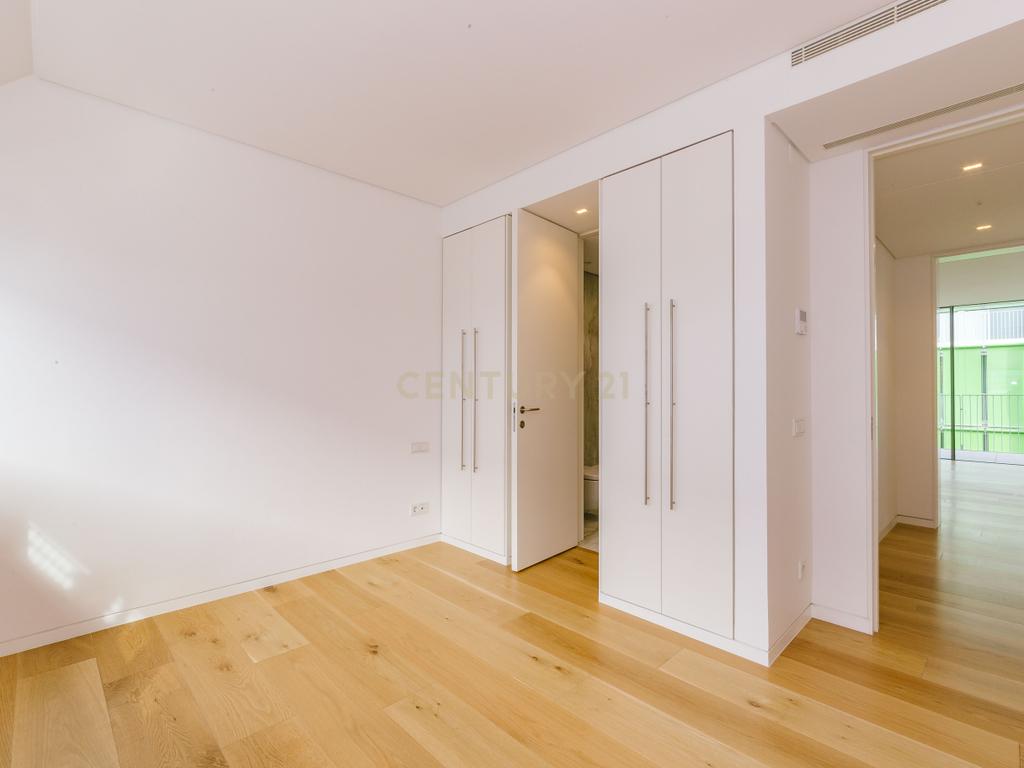 Fantástico T5 Duplex com Terraço e vista de Rio- Prata Riverside Village! - Image 12