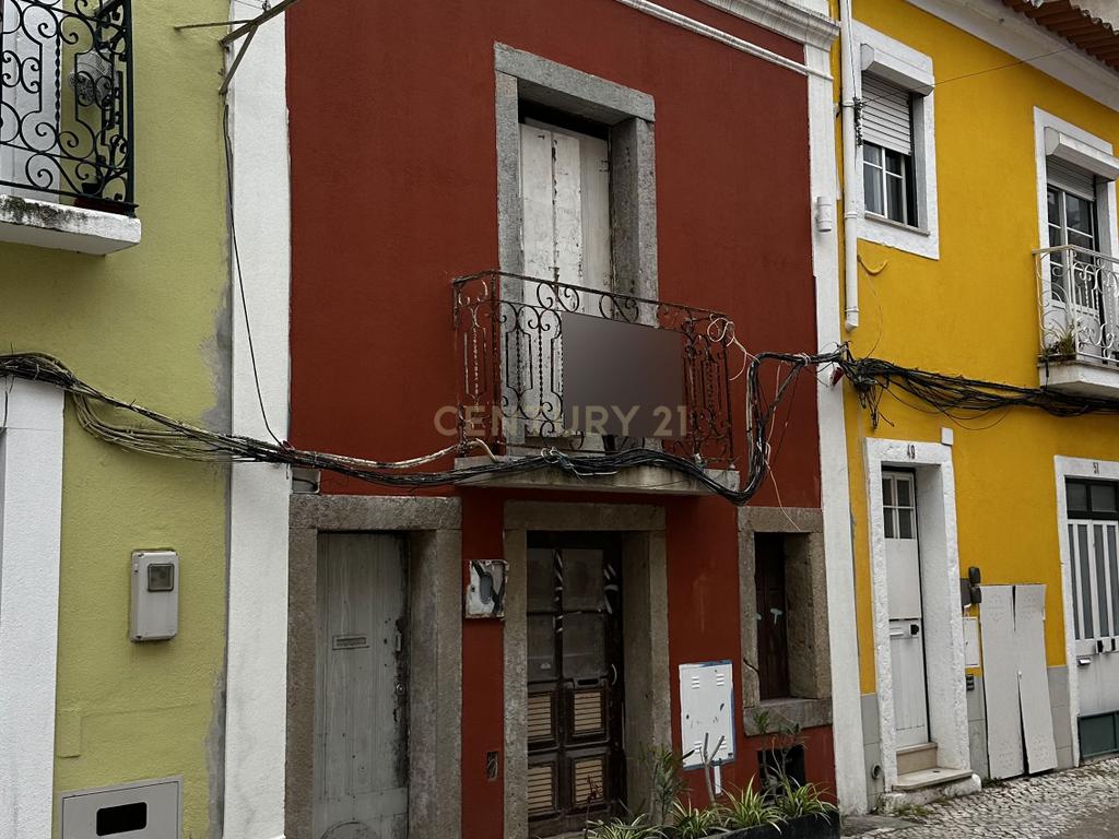 Prédio Semi Remodelado na Fonte Nova, Setúbal – Projeto Aprovado e Grande Potencial - Image 1