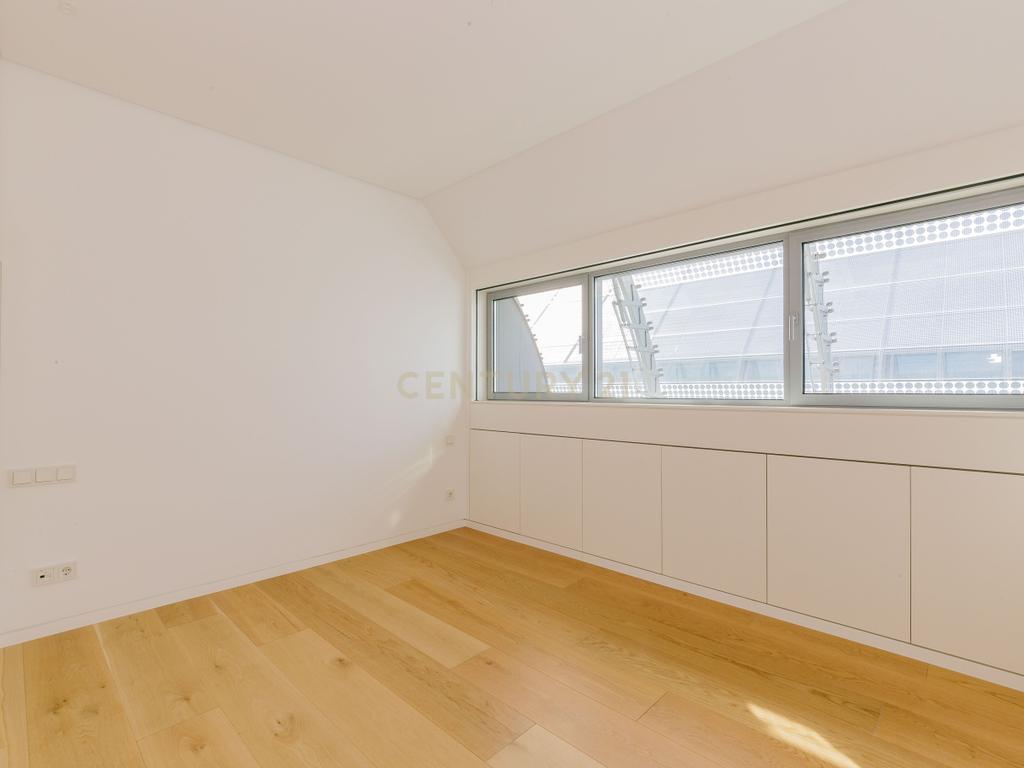 Fantástico T5 Duplex com Terraço e vista de Rio- Prata Riverside Village! - Image 15
