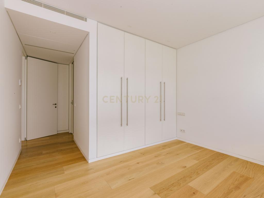 Fantástico T5 Duplex com Terraço e vista de Rio- Prata Riverside Village! - Image 16