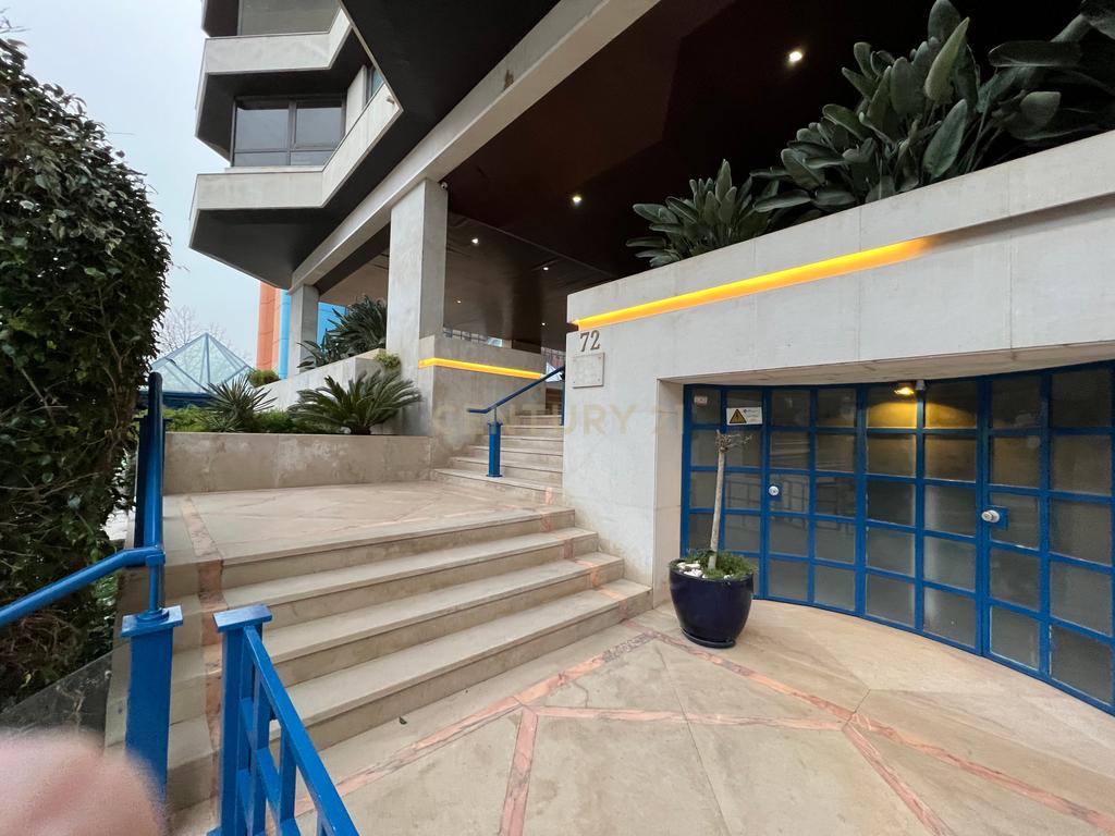 2 LUGARES DE ESTACIONAMENTO NA AV. JOÃO XXI NO EDIFÍCIO VIA VENETTO EM FRENTE À SEDE DA CGD COM ACESSO PELAS ESCADAS DO PRÉDIO - Image 5