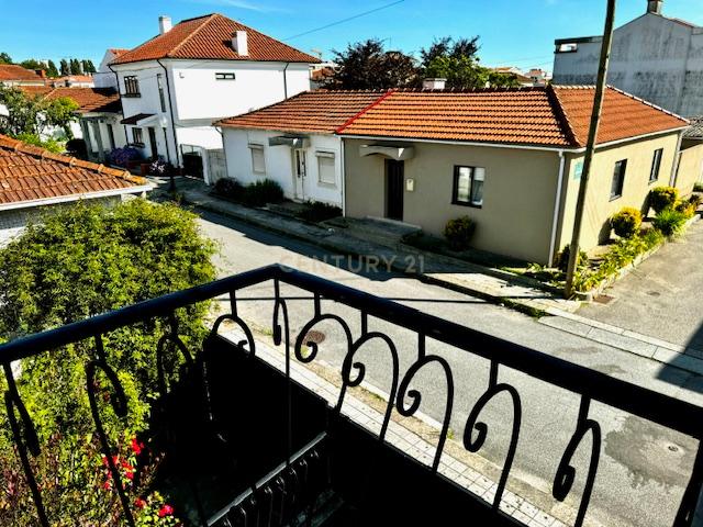 Moradia de 3 frentes no Bairro do Pereiró - Ramalde - Image 22