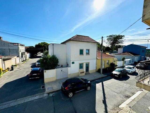 Moradia de 3 frentes no Bairro do Pereiró - Ramalde - Image 23