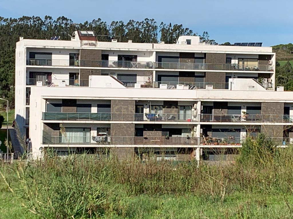 Terreno rústico com 1350m2, passível de construção - urbanização, nesta altura ainda plantado de pinheiros, plano, muito próximo da Urbanização de Vale do Louro, próximo de todas as infraestruturas indispensáveis e servido por estrada alcatroada. - Image 10
