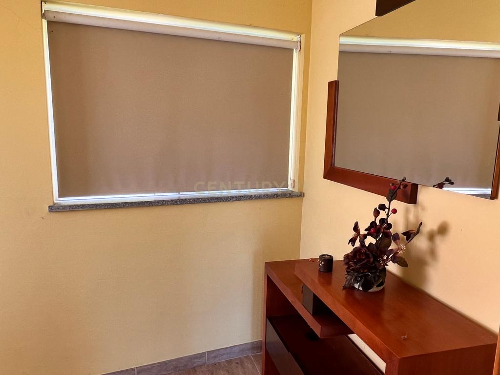 Casa com 333m², contendo 5 quartos, uma loja no térreo, área externa e terreno em São João da Serra. - Image 33