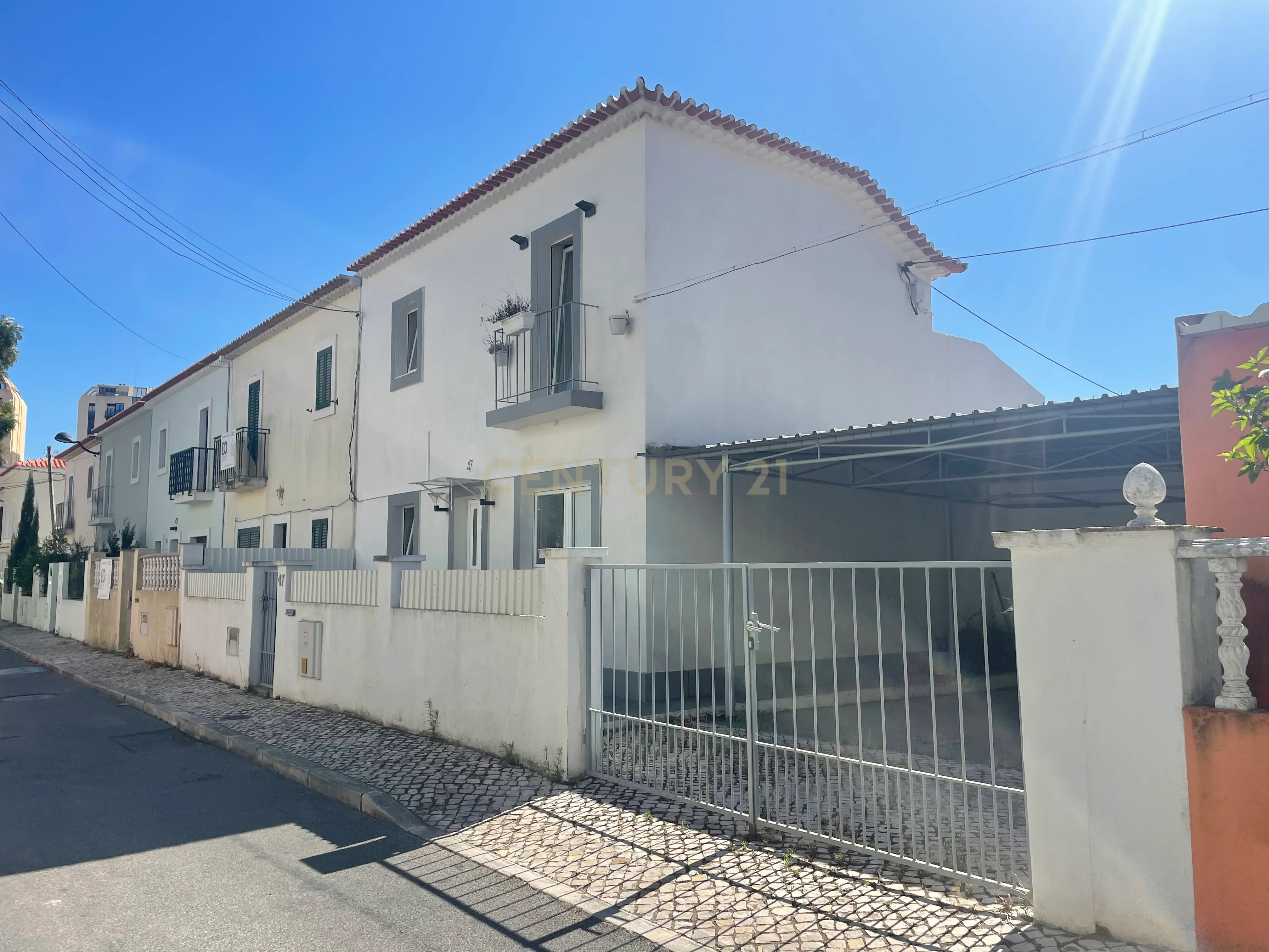Moradia T3+1 na Ajuda com Potencial Incrível e Localização Privilegiada - Image 26