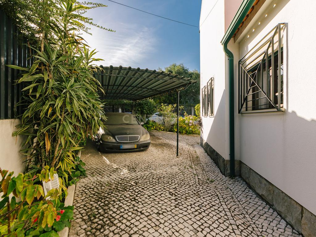 Moradia geminada T7 +2 e  Cave nos Olivais Sul com Lote Terreno 376m2 e construção 270m2 +90m2 - Image 13