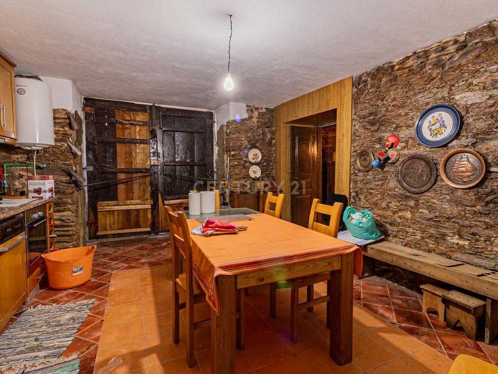 Moradia T4 em Carção - Bragança - Image 10