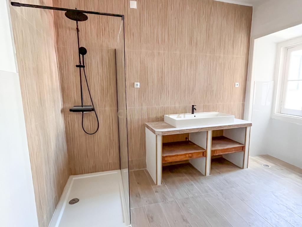 Apartamento T2+1 com Vista Rio | Baixa de Lisboa - Image 15