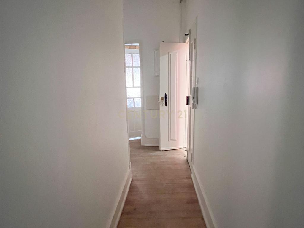 Apartamento T2+1 com Vista Rio | Baixa de Lisboa - Image 6