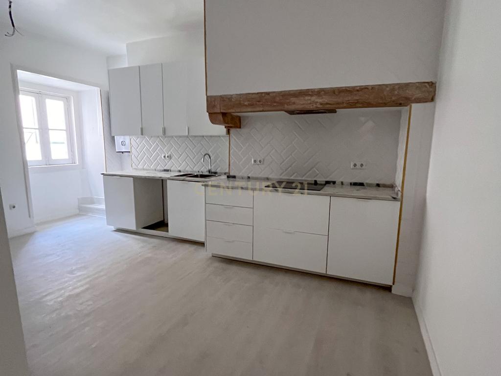 Apartamento T2+1 com Vista Rio | Baixa de Lisboa - Image 14