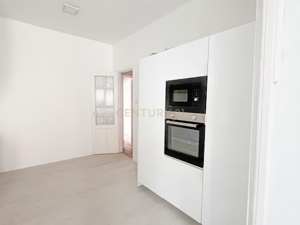 Apartamento T2+1 com Vista Rio | Baixa de Lisboa - Image 10