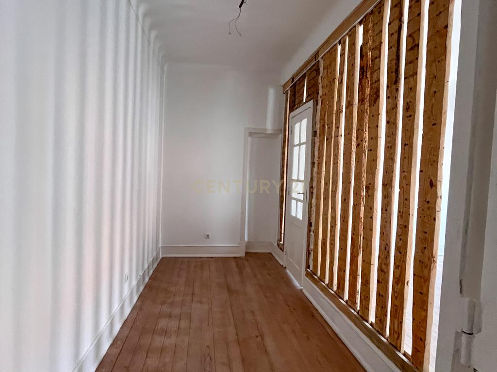Apartamento T2+1 com Vista Rio | Baixa de Lisboa - Image 4