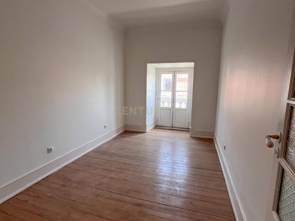 Apartamento T2+1 com Vista Rio | Baixa de Lisboa - Image 8