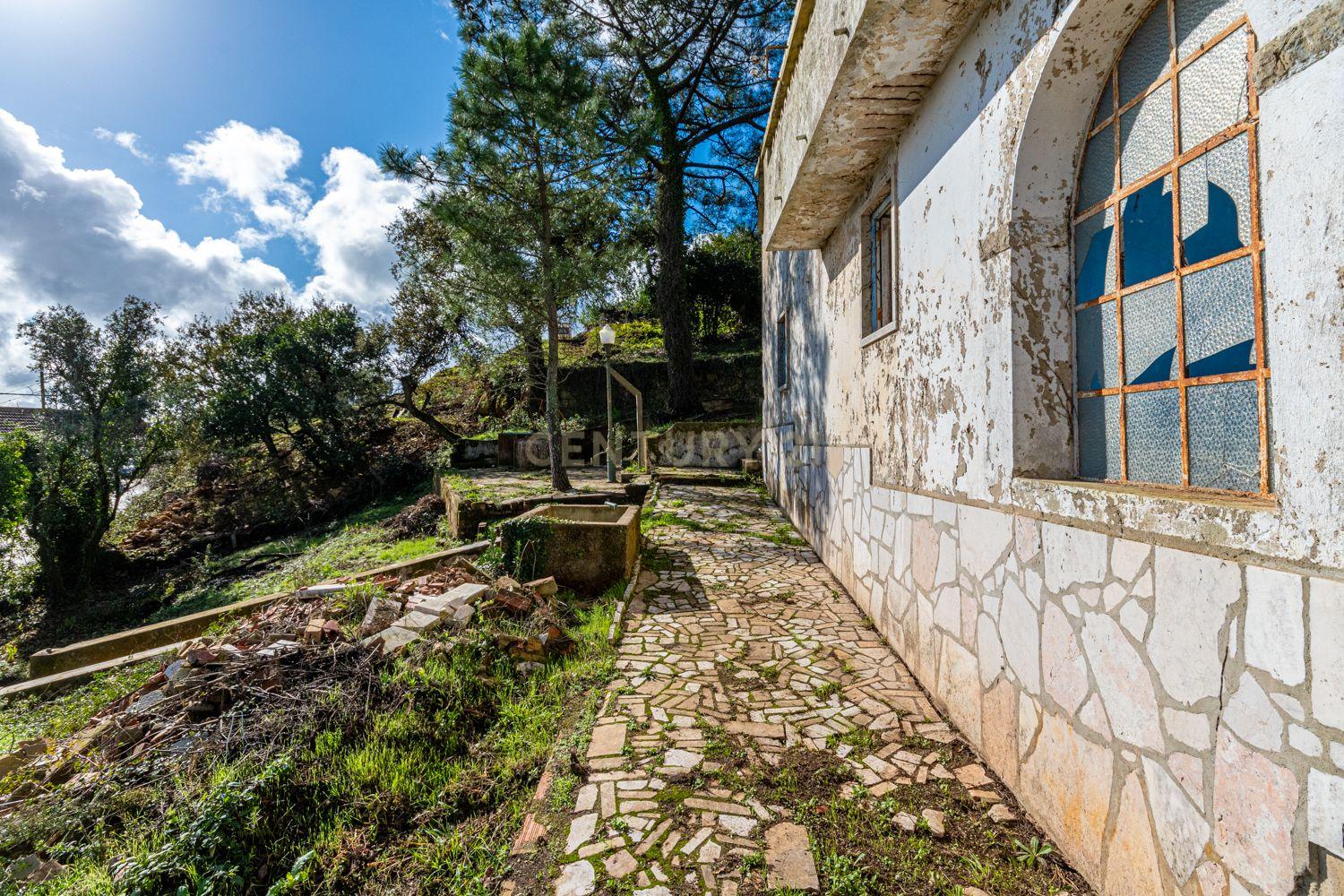 Propriedade com Grande Potencial de Transformação e Investimento na Venda do Pinheiro - Image 28