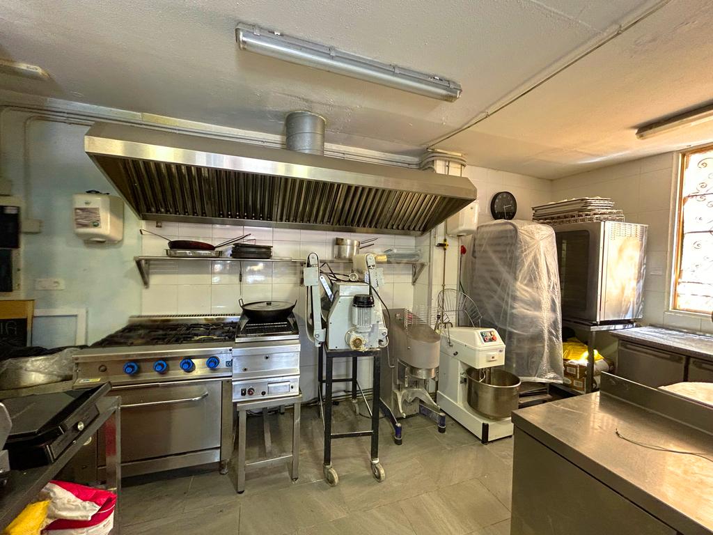 Loja Espaçosa em Santa Cruz de Tenerife - 90m² com 2 WC - Image 9