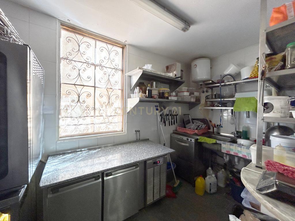 Loja Espaçosa em Santa Cruz de Tenerife - 90m² com 2 WC - Image 10
