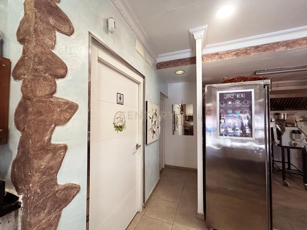 Loja Espaçosa em Santa Cruz de Tenerife - 90m² com 2 WC - Image 8