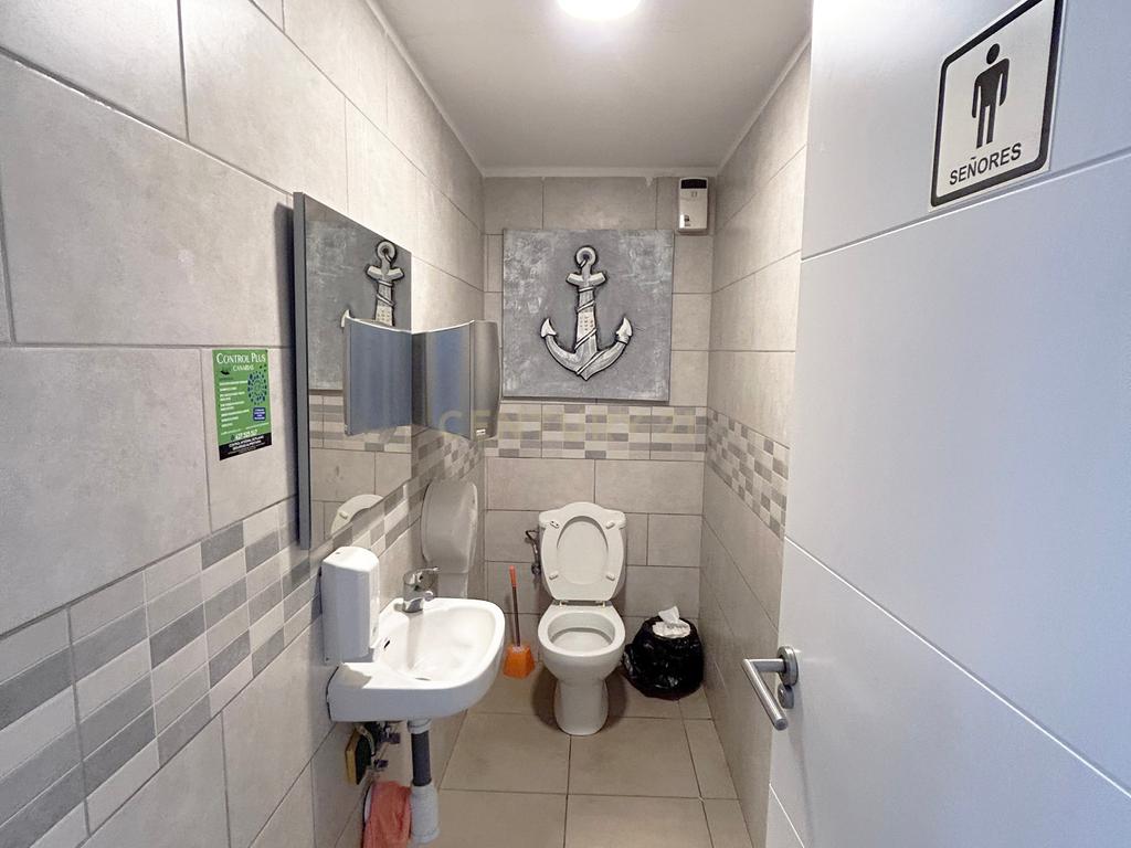 Loja Espaçosa em Santa Cruz de Tenerife - 90m² com 2 WC - Image 12