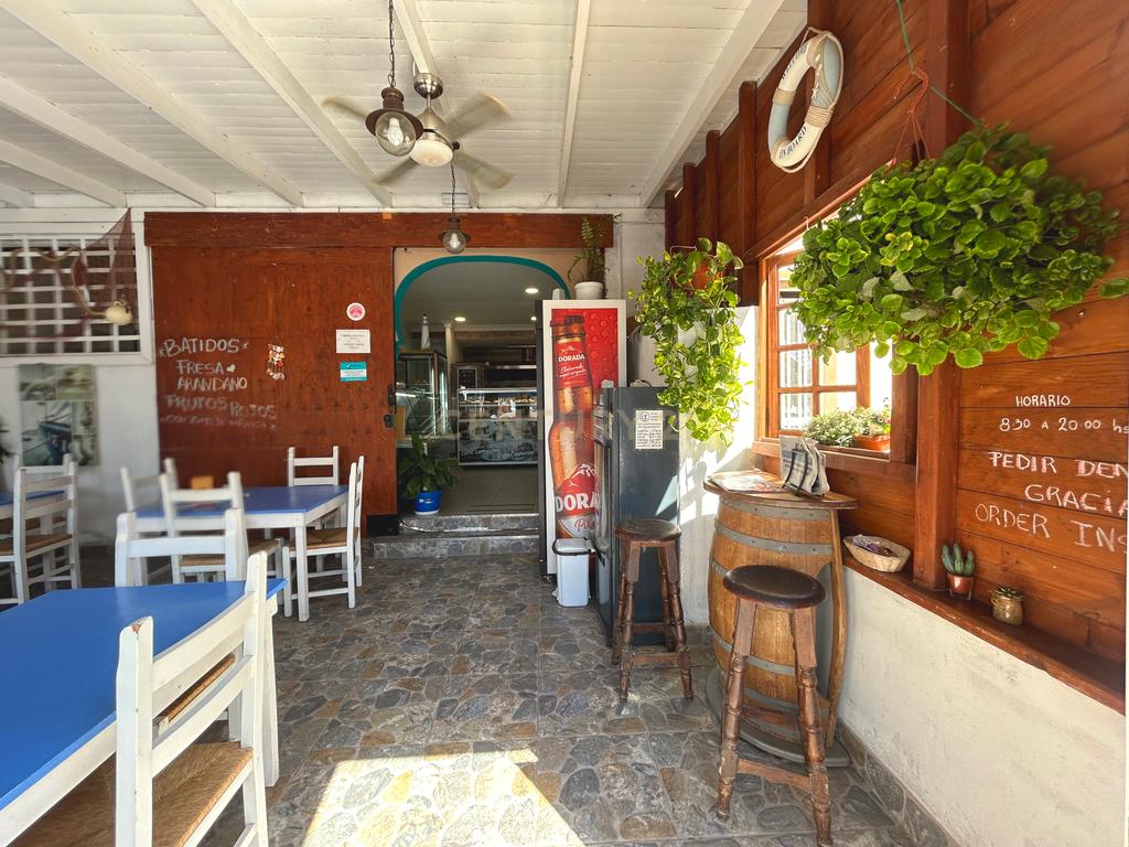 Loja Espaçosa em Santa Cruz de Tenerife - 90m² com 2 WC - Image 2