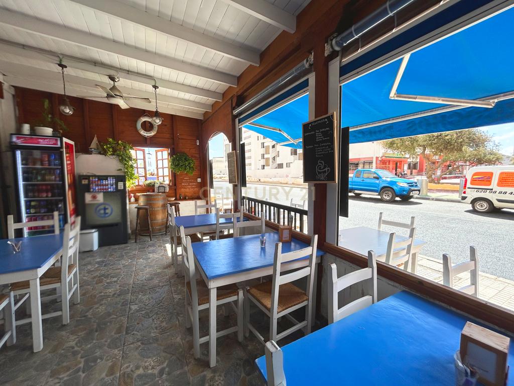 Loja Espaçosa em Santa Cruz de Tenerife - 90m² com 2 WC - Image 3