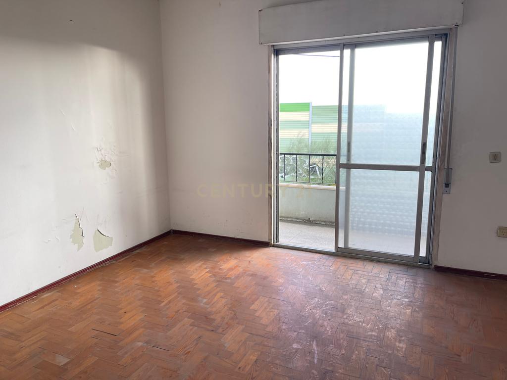 Prédio em Propriedade Total com apartamento T4 e loja - Image 10