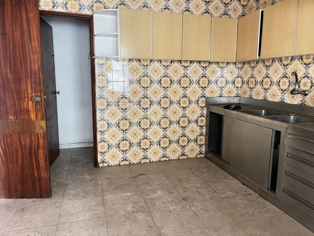 Prédio em Propriedade Total com apartamento T4 e loja - Image 15
