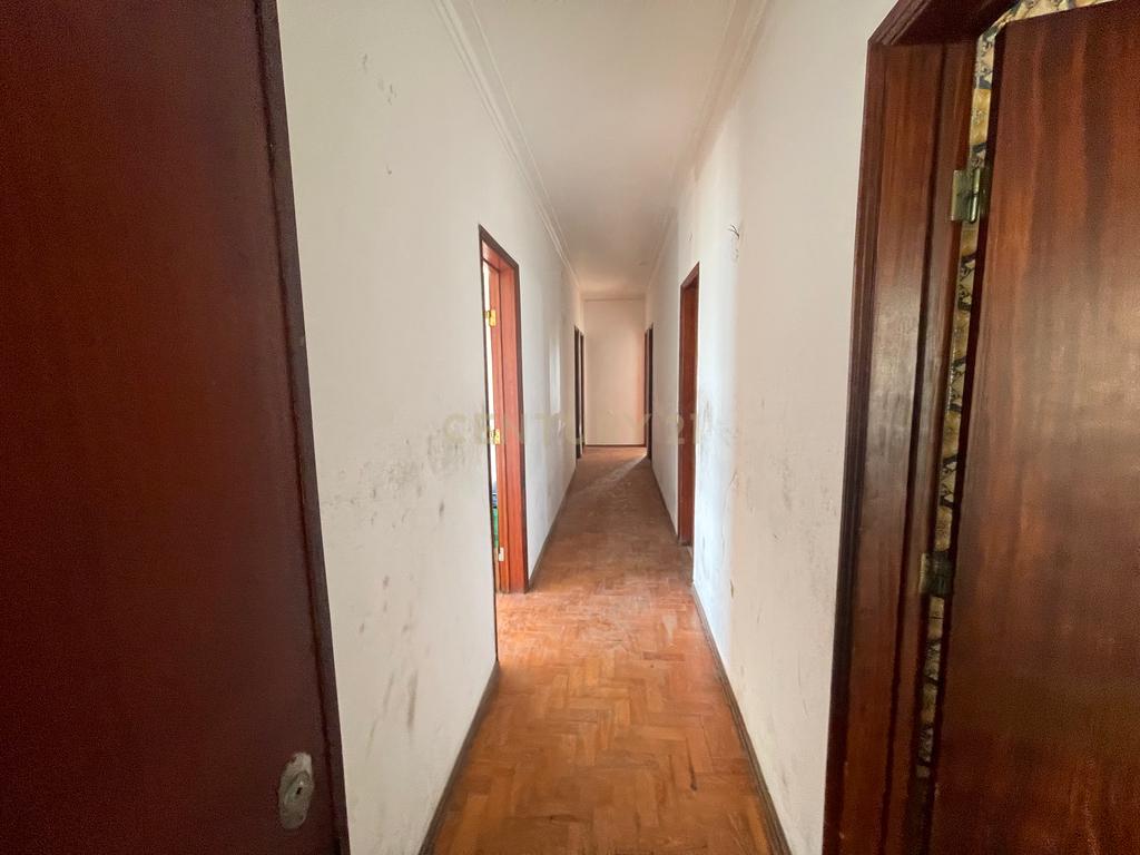 Prédio em Propriedade Total com apartamento T4 e loja - Image 12