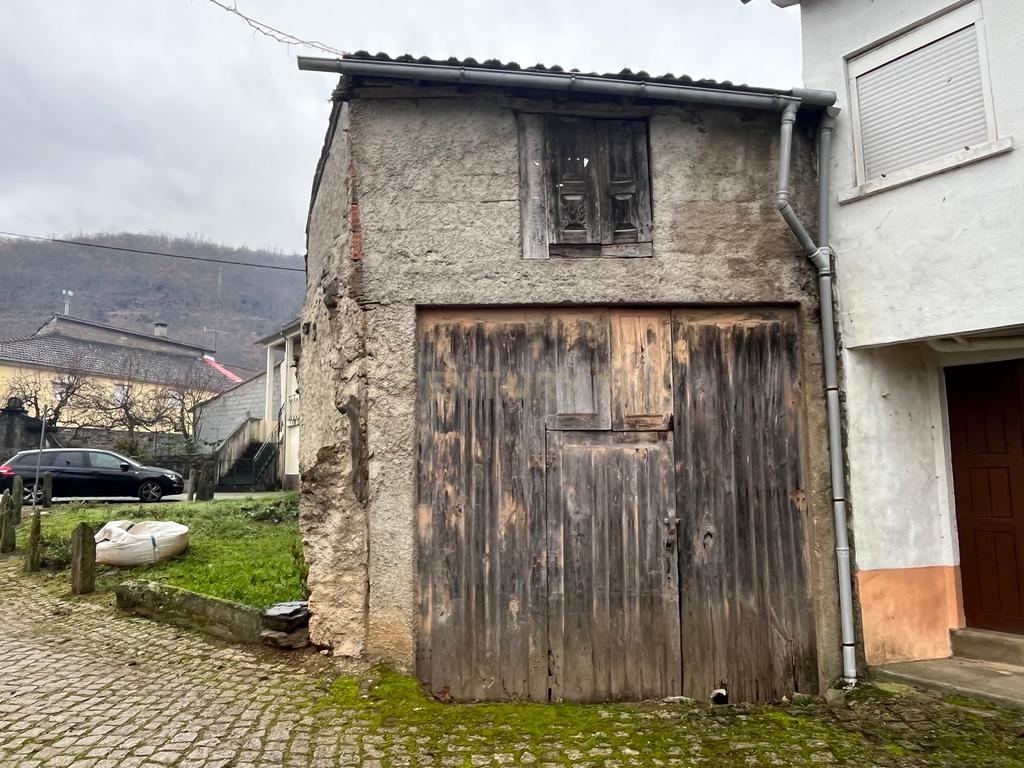 Moradia para Reabilitar - França, Bragança - Image 2