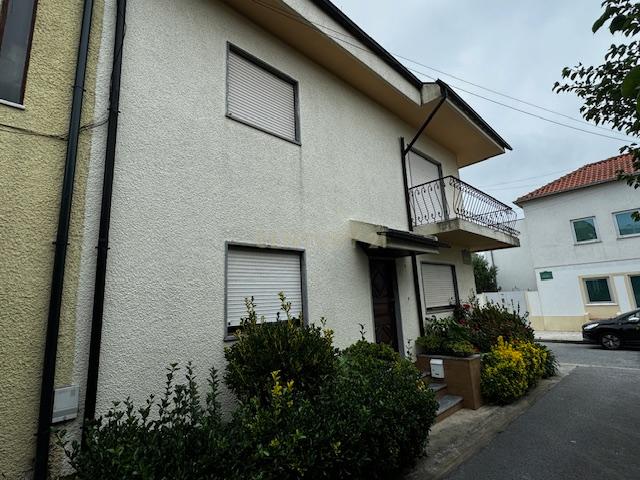 Moradia de 3 frentes no Bairro do Pereiró - Ramalde - Image 30