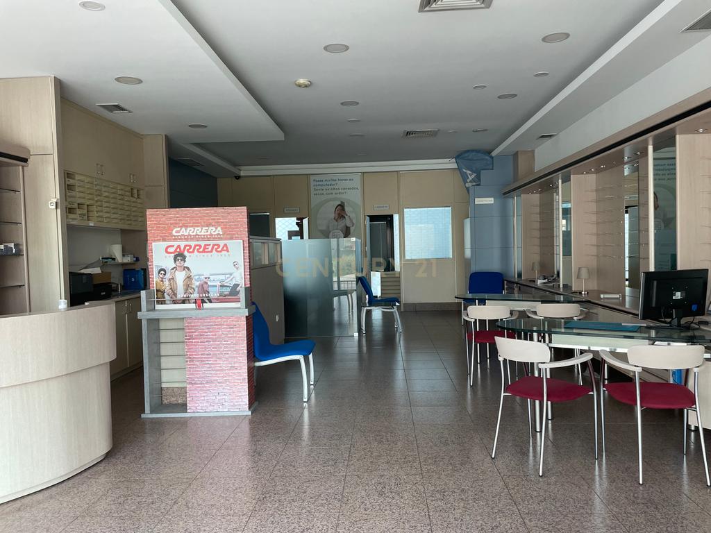 Loja com 130 m2 no CENTRO EMPRESARIAL DE TELHEIRAS - Image 2