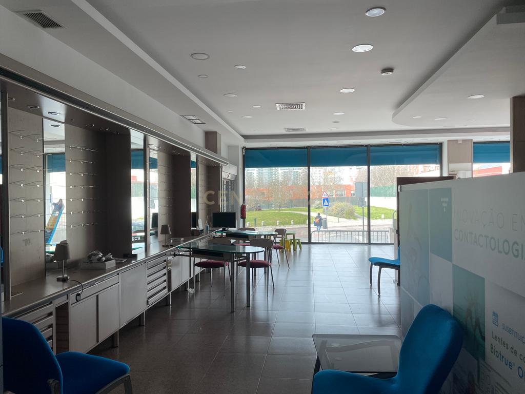 Loja com 130 m2 no CENTRO EMPRESARIAL DE TELHEIRAS - Image 3