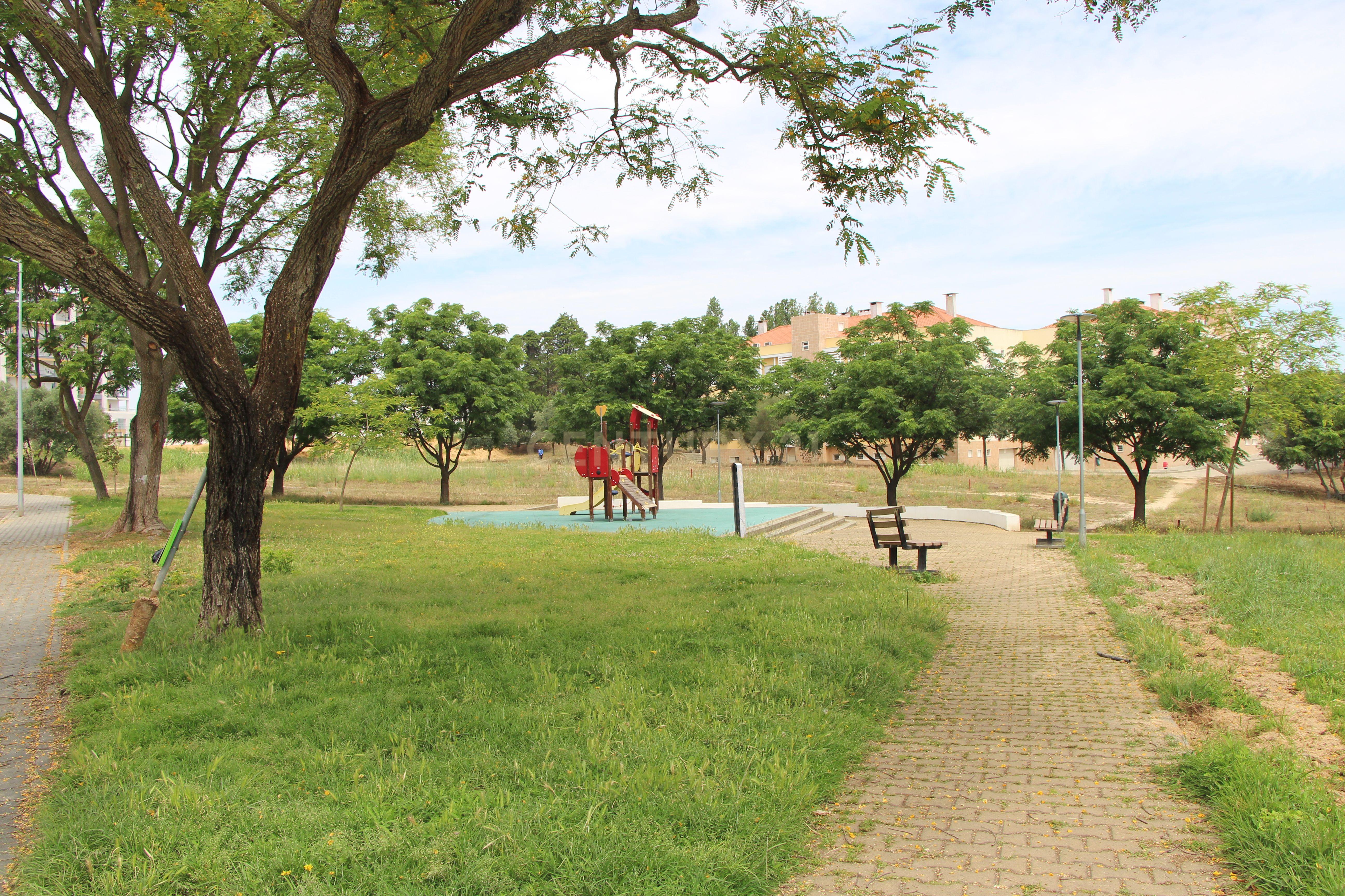Apartamento T2 em Paio Pires - Oportunidade para Investidores - Image 17