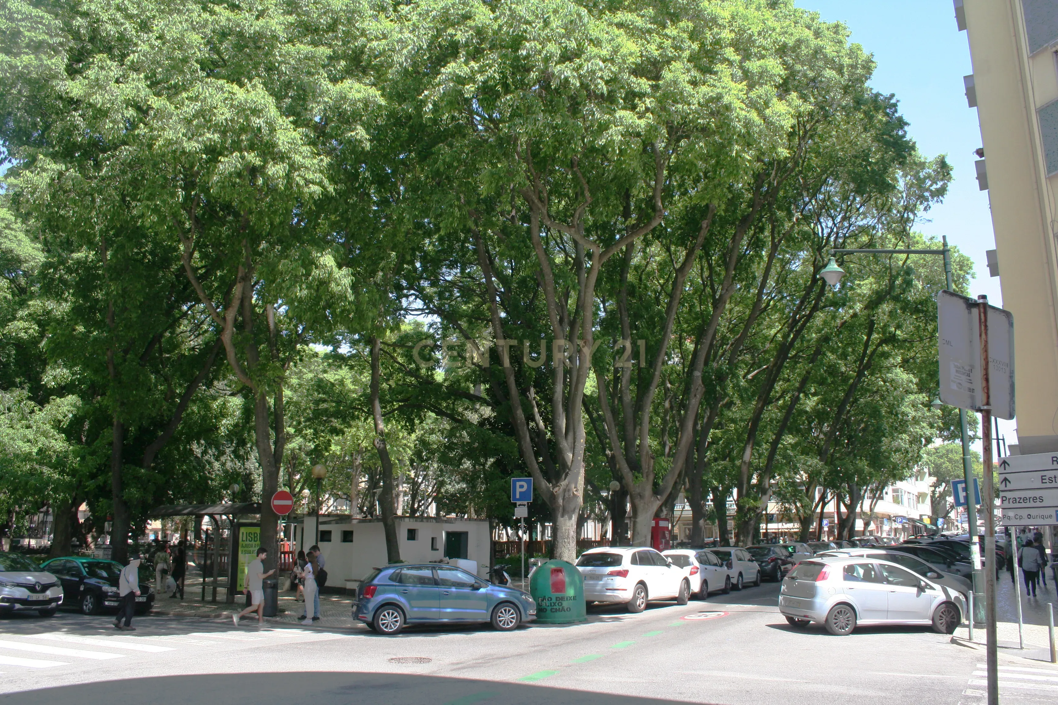 Apartamento com 4 assoalhadas em Campo de Ourique - Image 1