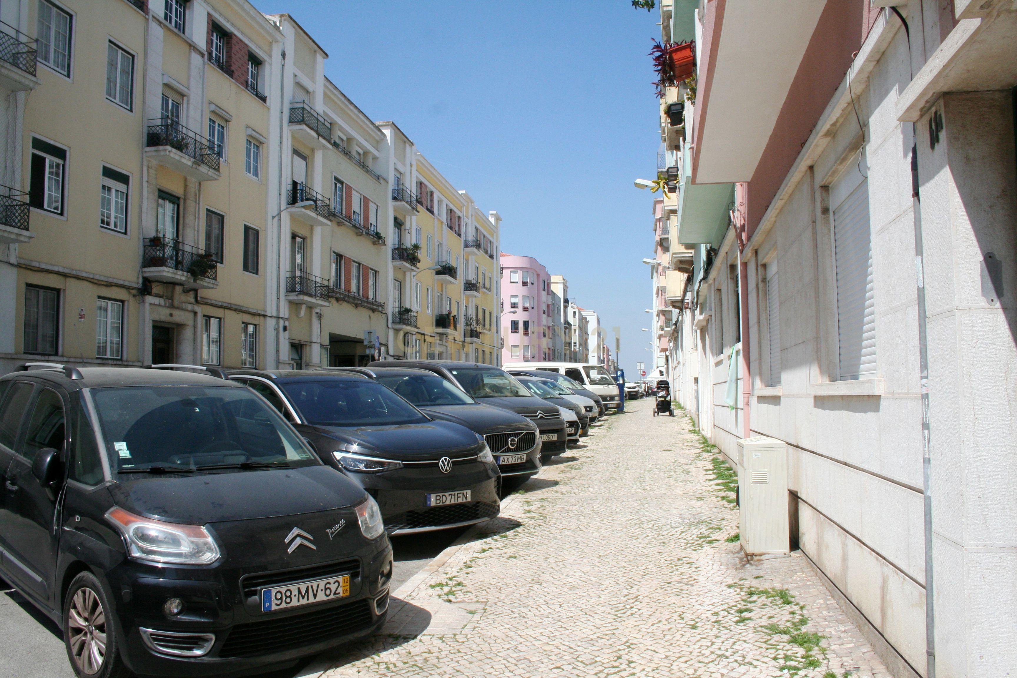 Apartamento com 4 assoalhadas em Campo de Ourique - Image 6