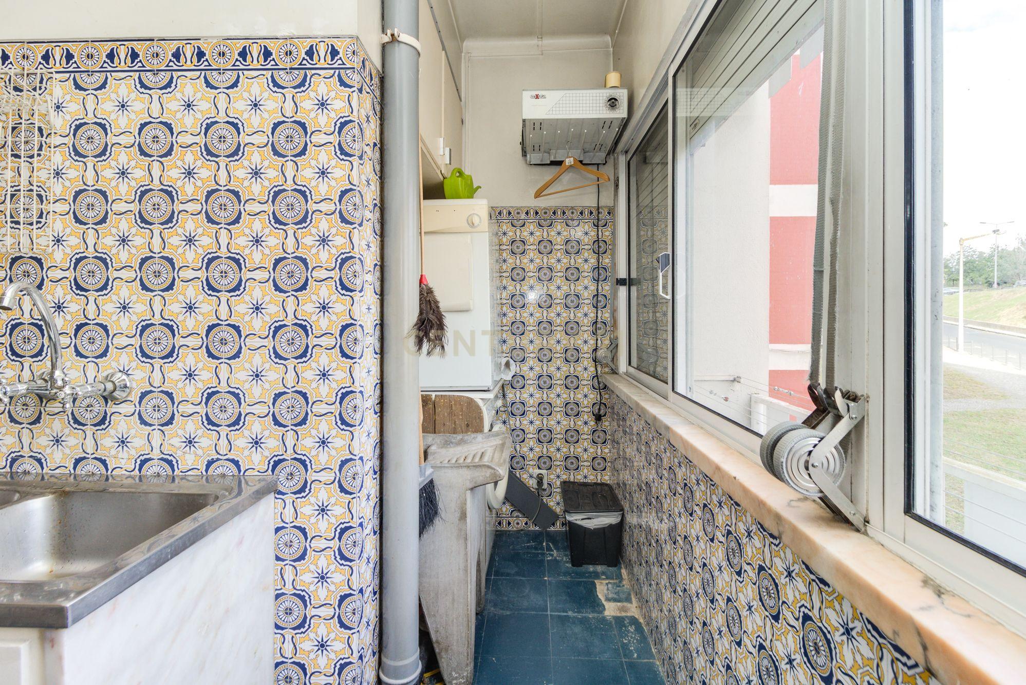 Apartamento T5 para Venda em S. Domingos de Benfica - Image 12