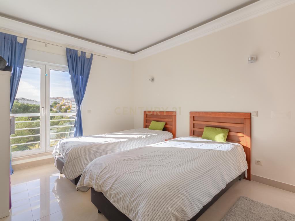 Apartamento T2 Moderno com garagem, piscina e ginásio em Lagos - Image 14