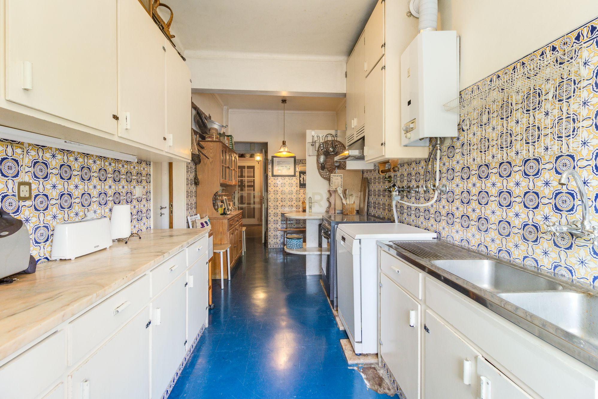 Apartamento T5 para Venda em S. Domingos de Benfica - Image 11